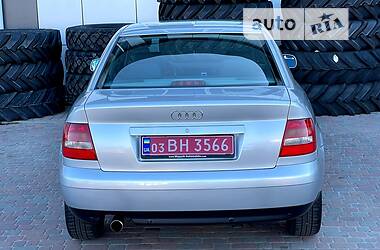 Седан Audi A4 2000 в 