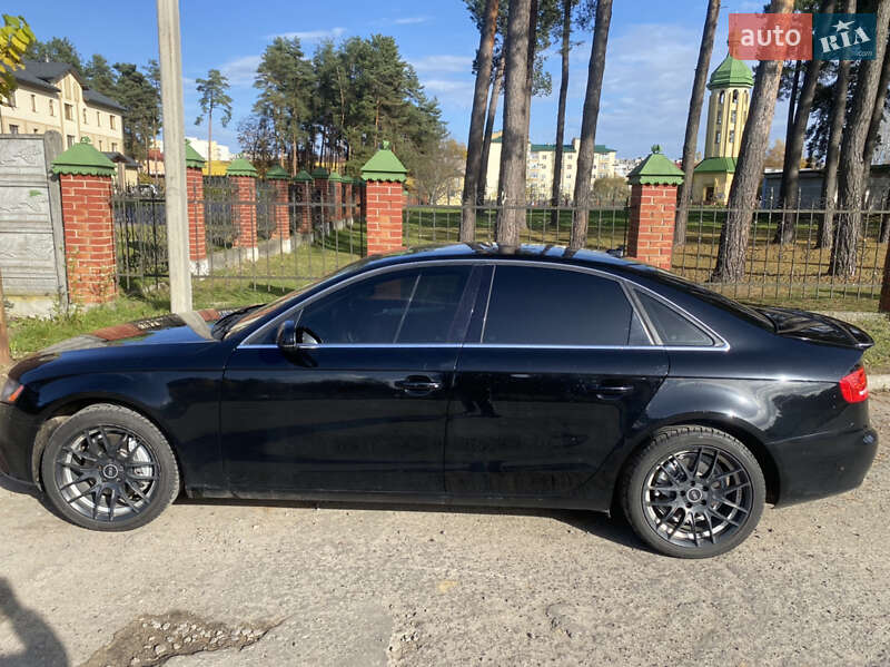 Седан Audi A4 2011 в Львове
