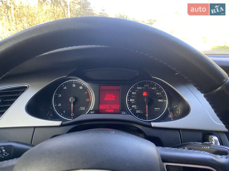 Седан Audi A4 2011 в Львове