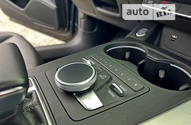 Седан Audi A4 2018 в 