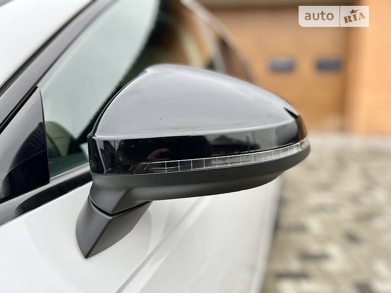 Седан Audi A4 2017 в Рівному
