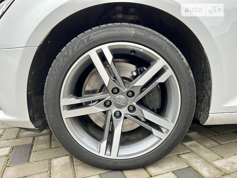Седан Audi A4 2017 в Рівному