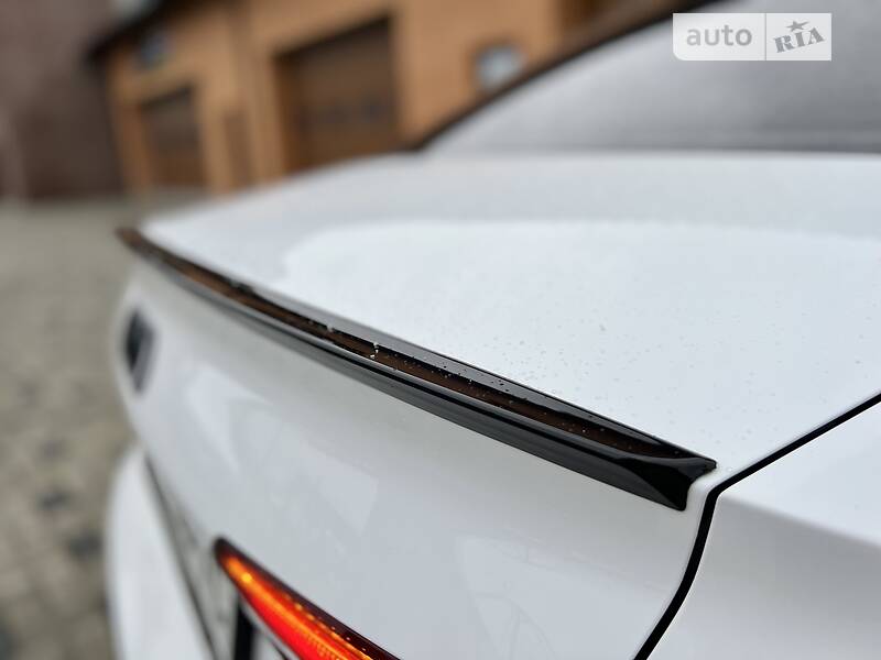 Седан Audi A4 2017 в Рівному
