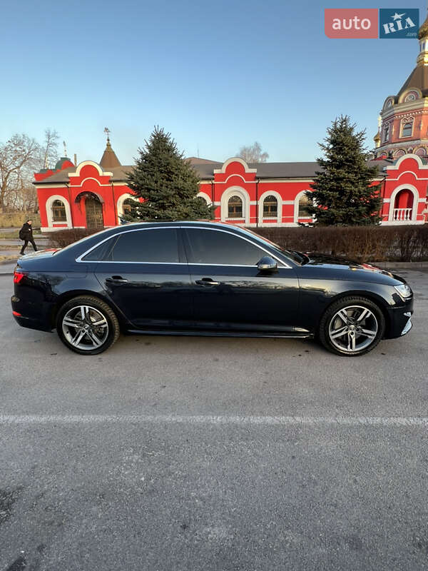 Седан Audi A4 2018 в Каменском