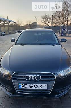 Седан Audi A4 2013 в Дніпрі