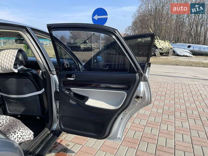 Седан Audi A4 1996 в Переяславі