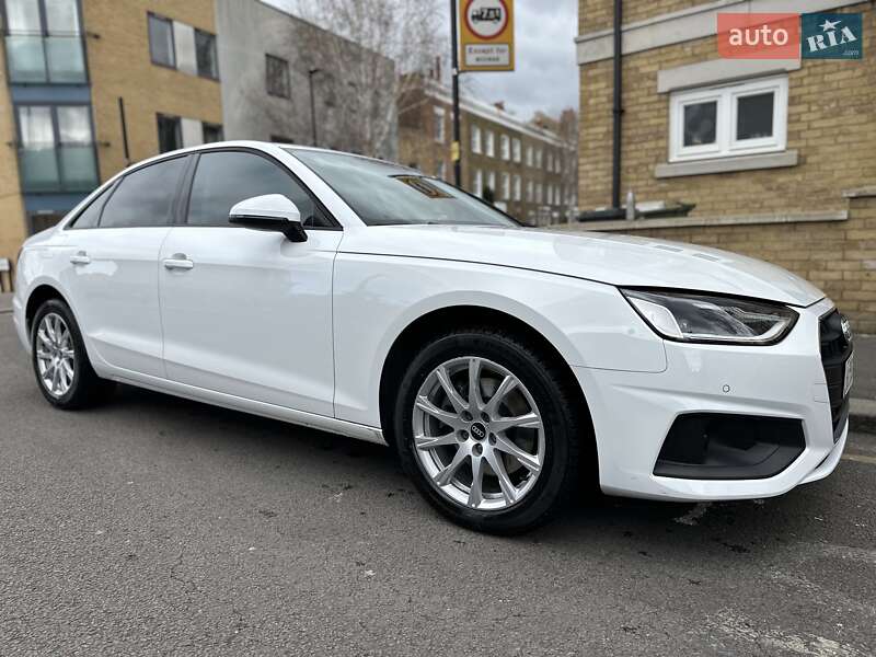 Седан Audi A4 2021 в Киеве