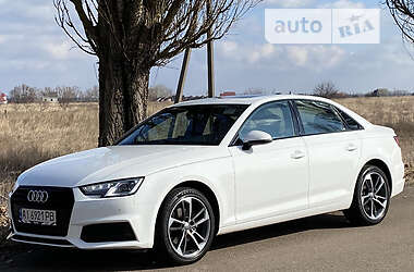 AUDI A4 2019
