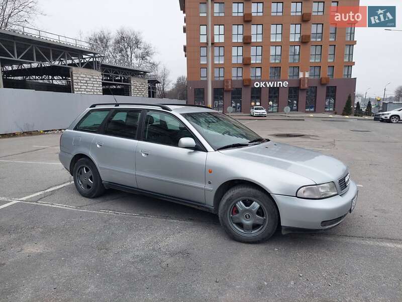 Универсал Audi A4 1996 в Днепре