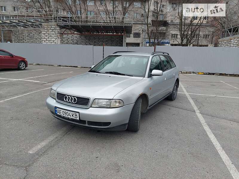 Універсал Audi A4 1996 в Дніпрі