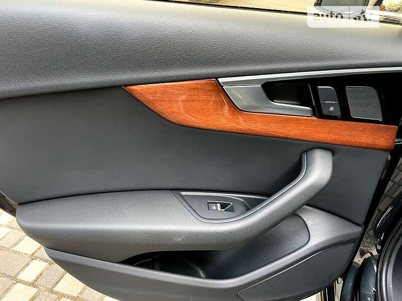 Седан Audi A4 2019 в Хмельницькому