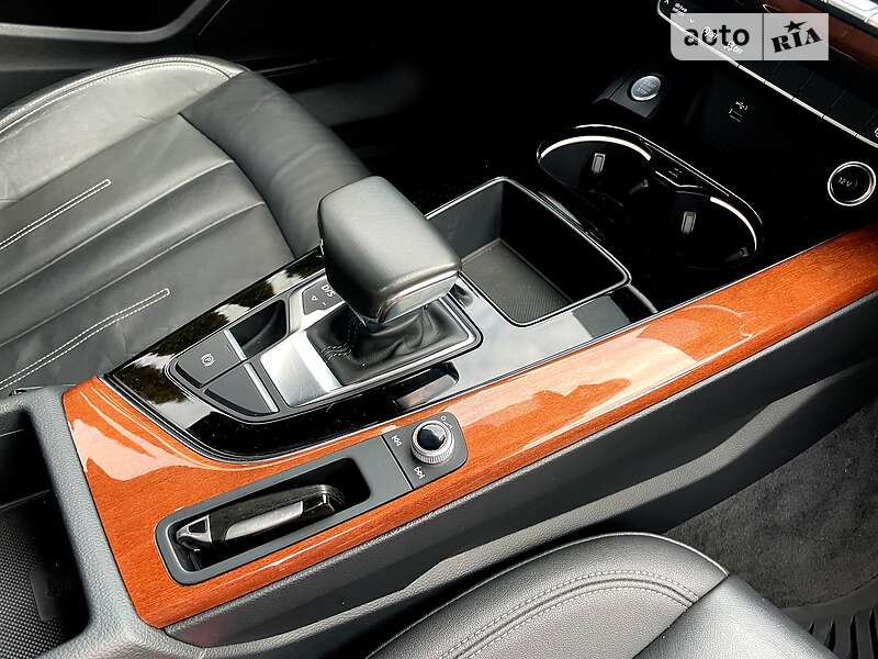 Седан Audi A4 2019 в Хмельницькому