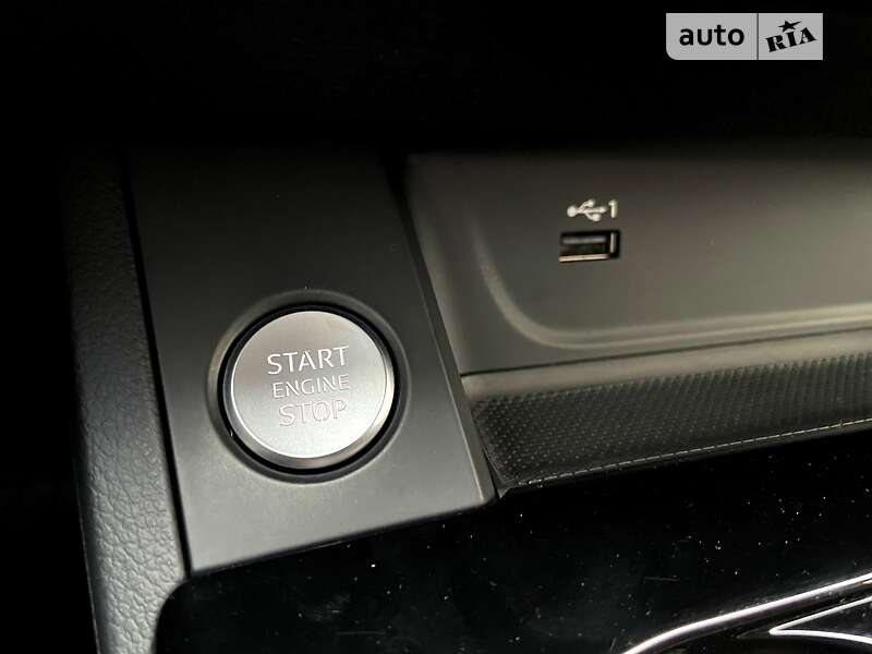 Седан Audi A4 2019 в Хмельницькому