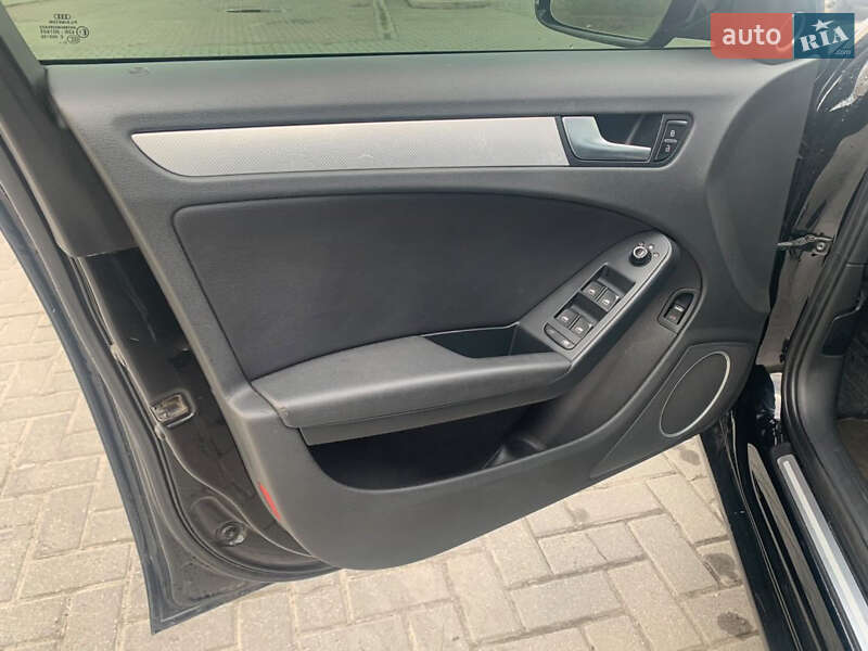 Седан Audi A4 2011 в Хусте