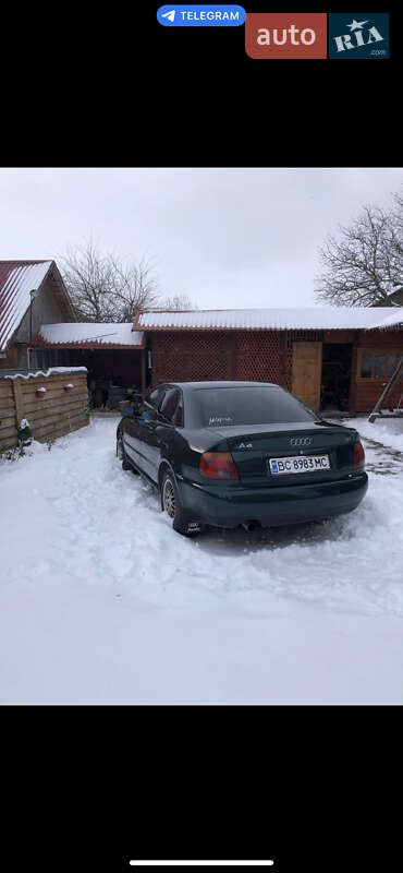 Седан Audi A4 1995 в Львове