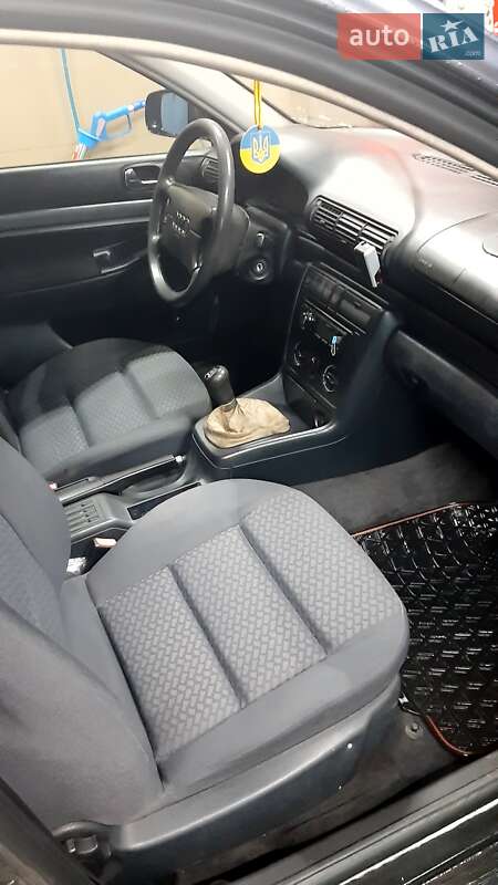 Седан Audi A4 1995 в Ивано-Франковске