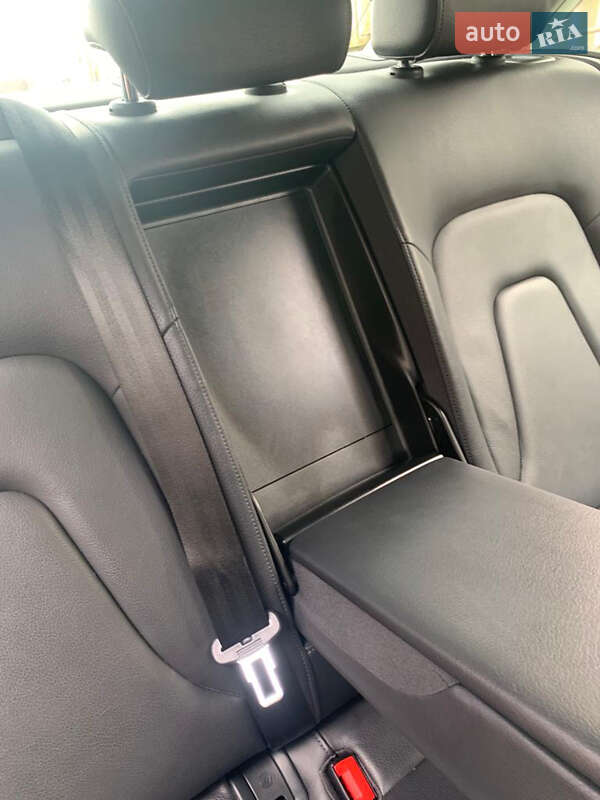 Седан Audi A4 2012 в Измаиле