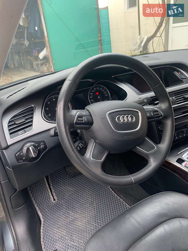 Седан Audi A4 2012 в Измаиле