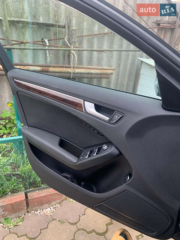 Седан Audi A4 2012 в Измаиле