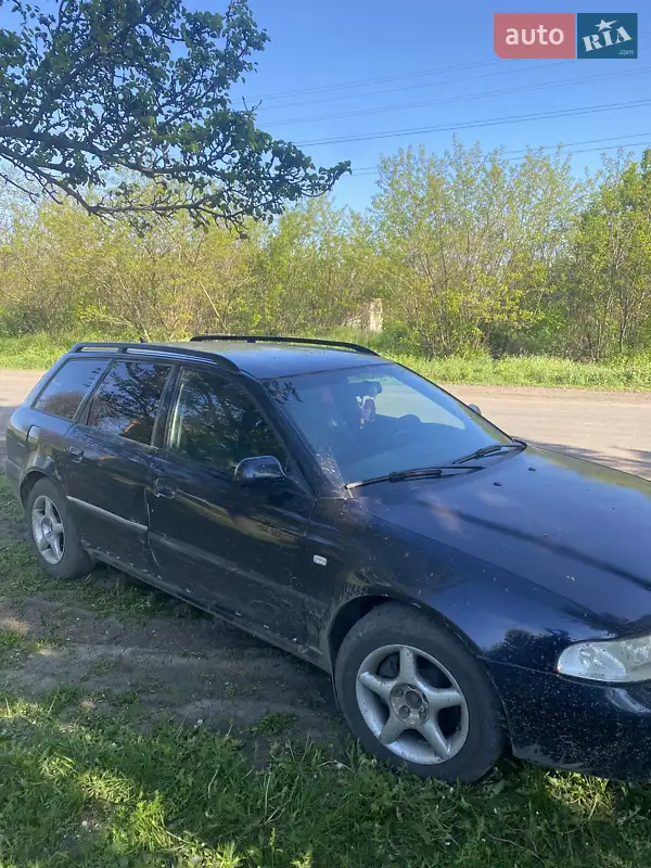 Седан Audi A4 2001 в 