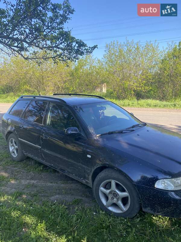 Седан Audi A4 2001 в Покровском