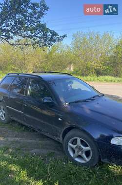 Седан Audi A4 2001 в Покровском