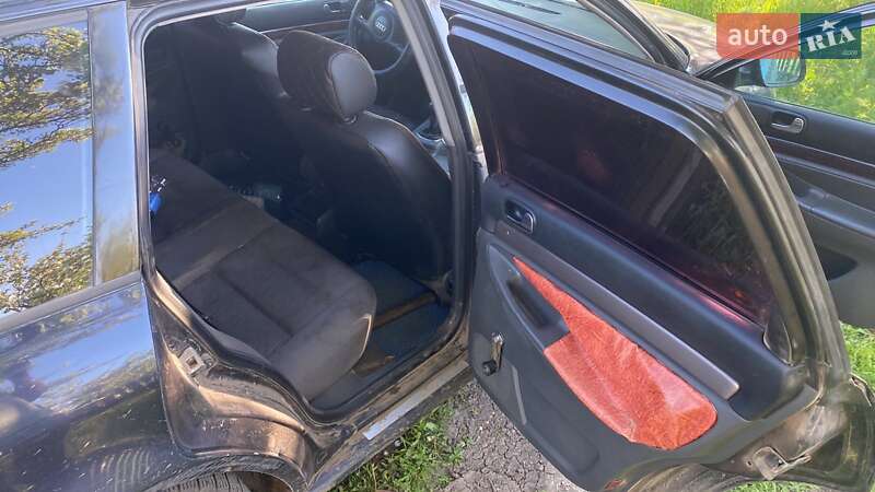 Седан Audi A4 2001 в Покровском