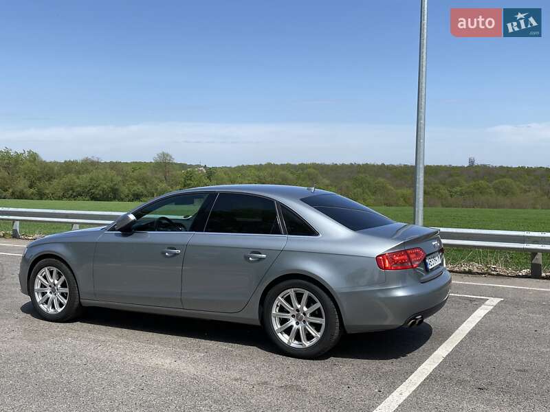 Седан Audi A4 2010 в Виннице