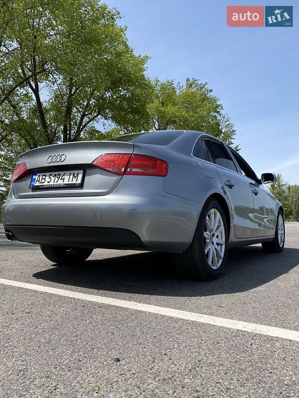 Седан Audi A4 2010 в Виннице