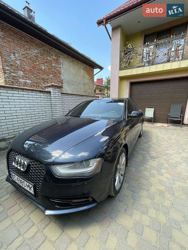Седан Audi A4 2012 в Львове