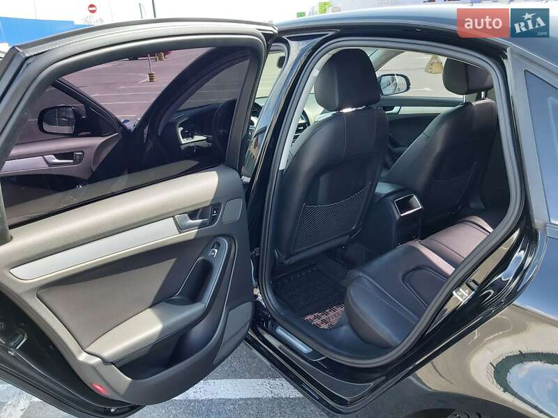Седан Audi A4 2013 в Полтаве