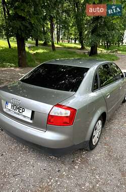 Седан Audi A4 2001 в 