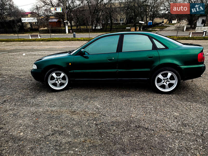 Седан Audi A4 1997 в Белгороде-Днестровском