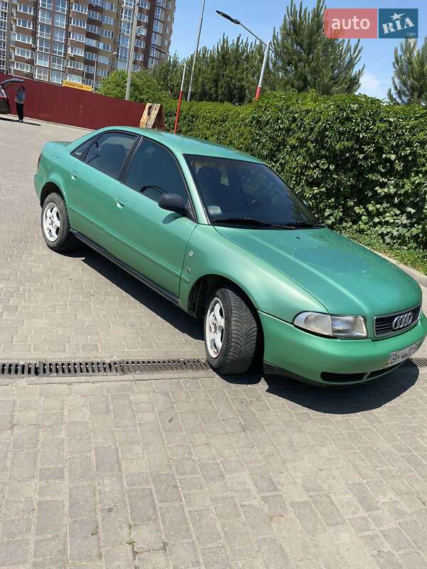 Седан Audi A4 1997 в Одессе