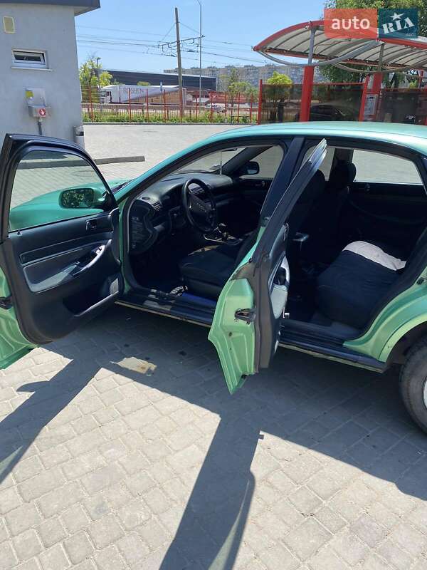 Седан Audi A4 1997 в Одессе