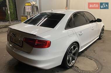 Седан Audi A4 2014 в Львове