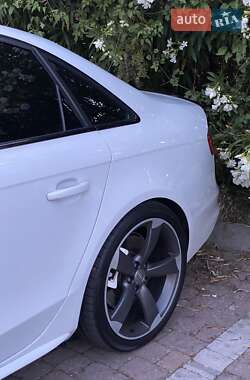 Седан Audi A4 2014 в Львове