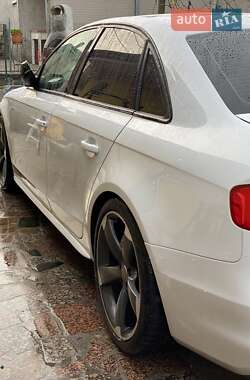 Седан Audi A4 2014 в Львове