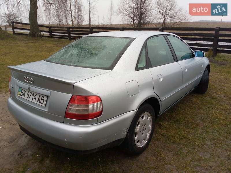 Седан Audi A4 1997 в Вараше фото 6 Седан Audi A4 1997 в Вараше