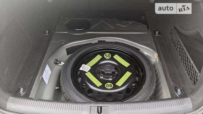 Седан Audi A4 2013 в Тлумачі