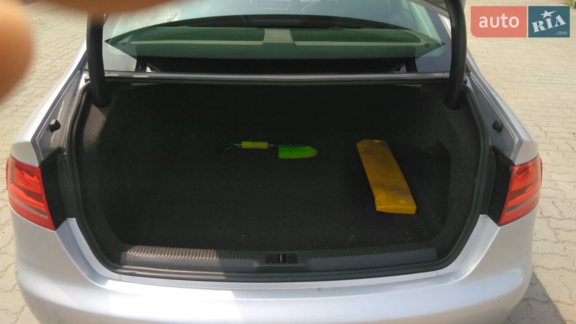 2010 Audi A4 - мініатюра 2