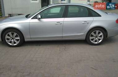 Седан Audi A4 2010 в Львове