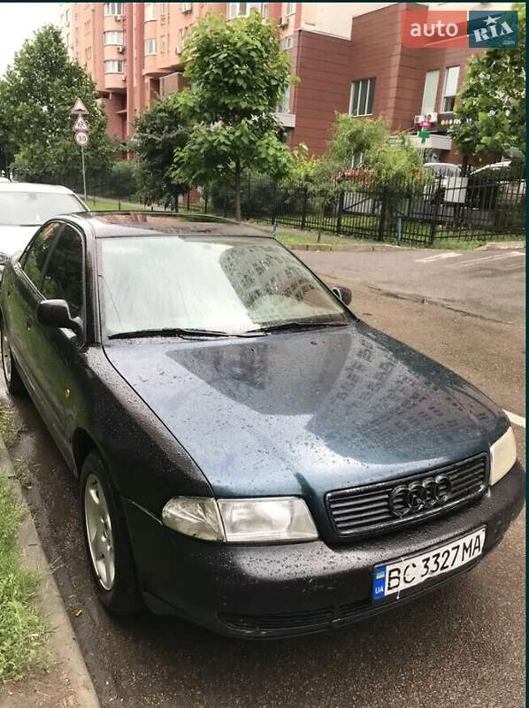 Седан Audi A4 1998 в Киеве