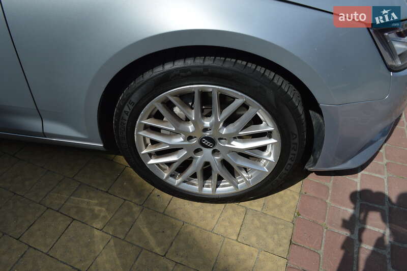 Седан Audi A4 2018 в Львове