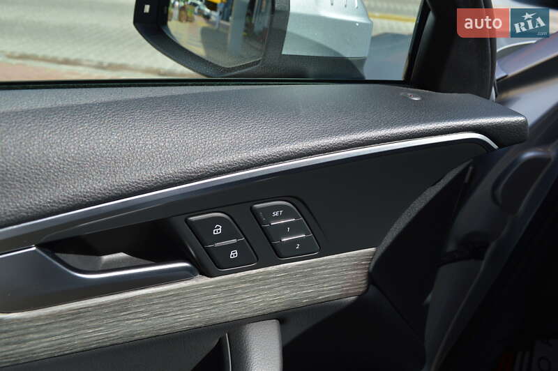 Седан Audi A4 2018 в Львове