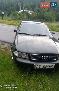 Седан Audi A4 1996 в Верховине