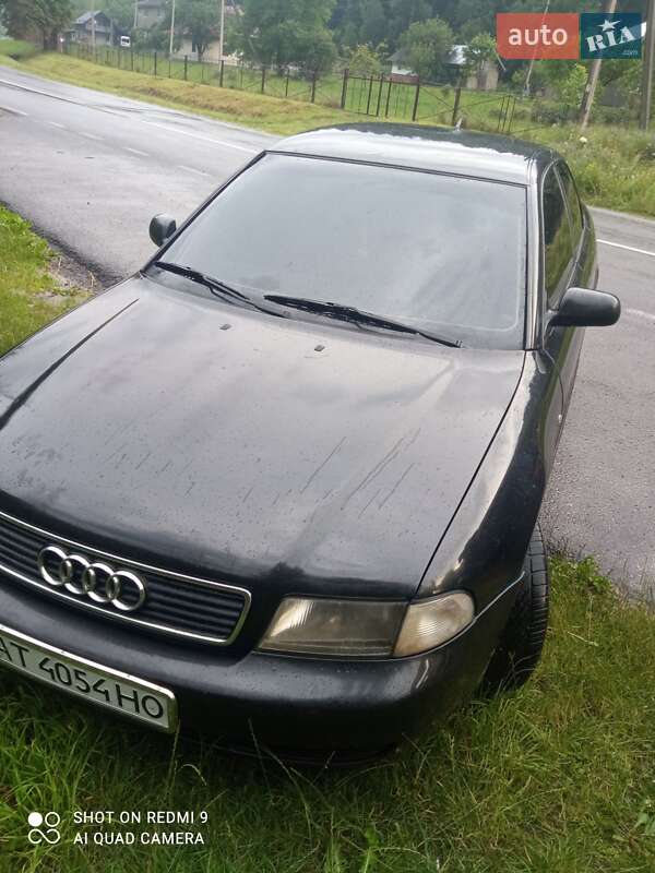 Седан Audi A4 1996 в Верховине