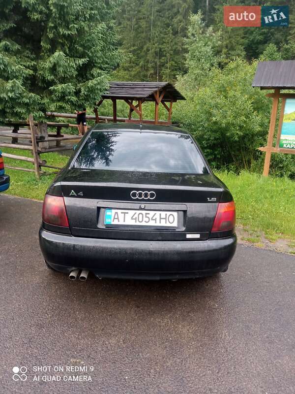 Седан Audi A4 1996 в Верховине