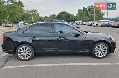Седан Audi A4 2015 в 