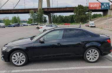 Седан Audi A4 2015 в 